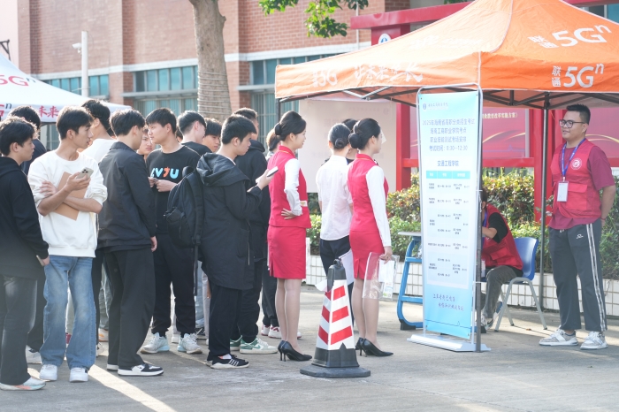 排隊等待1.JPG