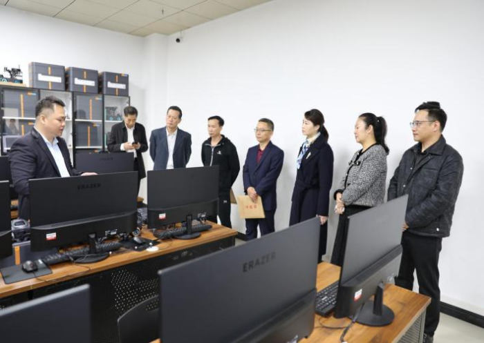 基地教師介紹機器人功能1.png