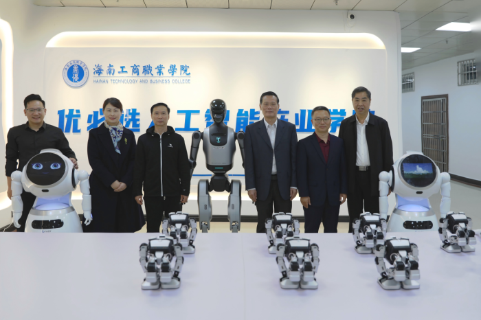 專家領導合影.png
